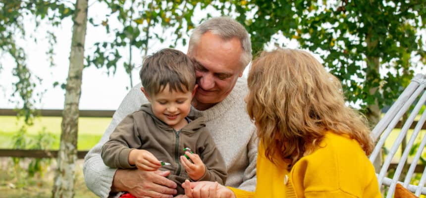 Qué beneficios aporta a los niños la relación con sus abuelos
